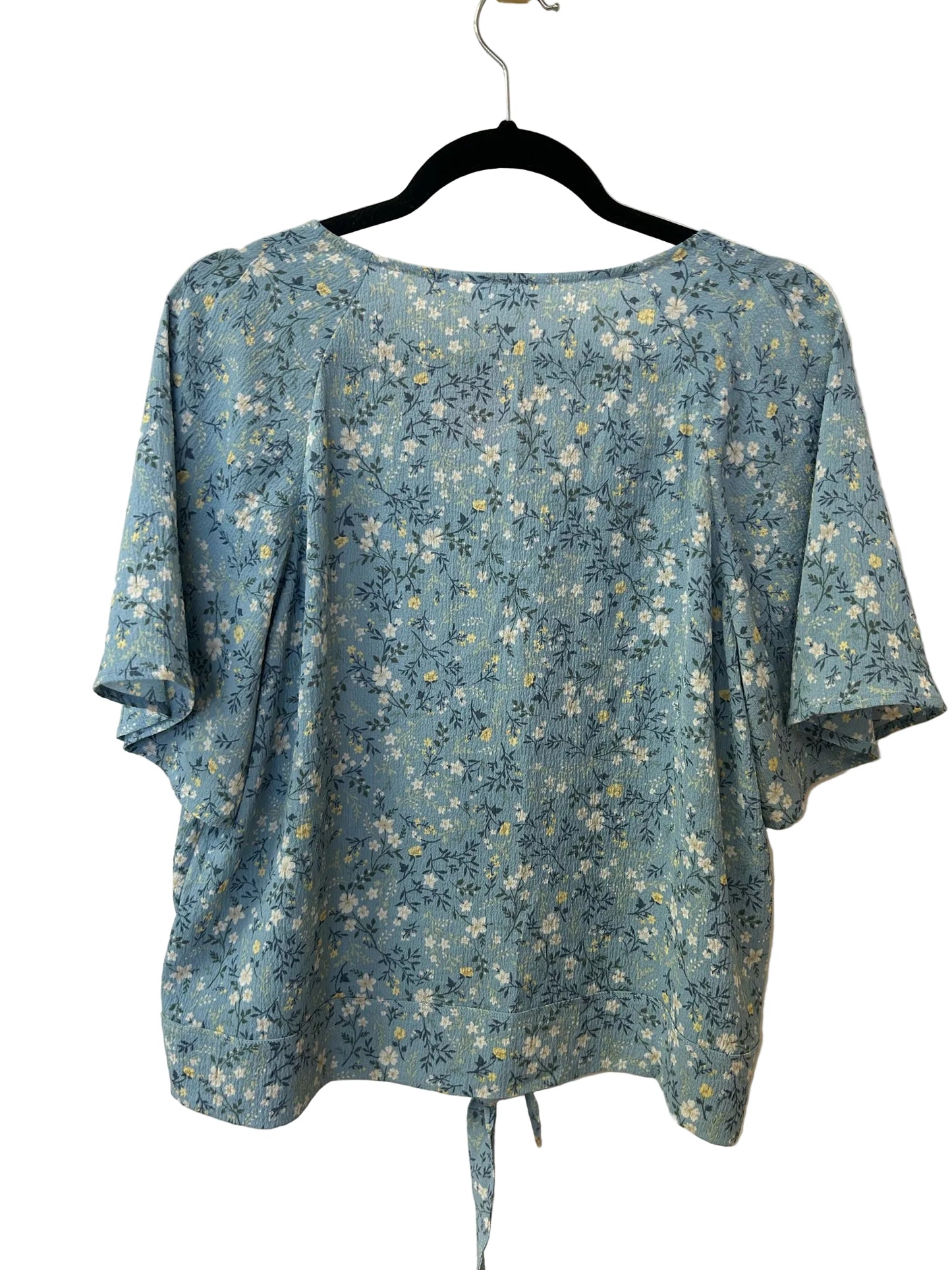 Size M Reitmans Blue White Floral Ladies Top