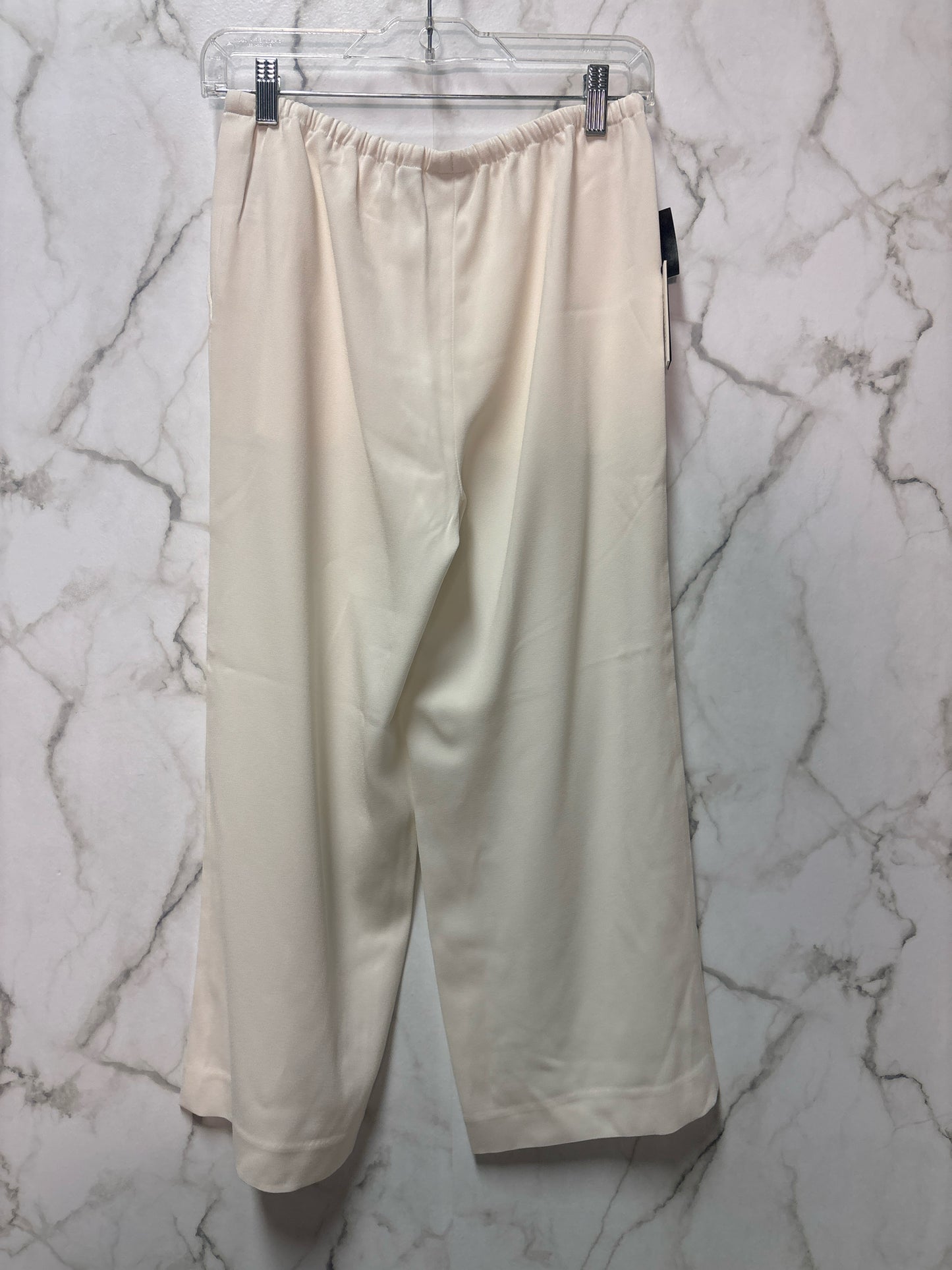 Size XS Aritzia White Brand New Ladies Sandals