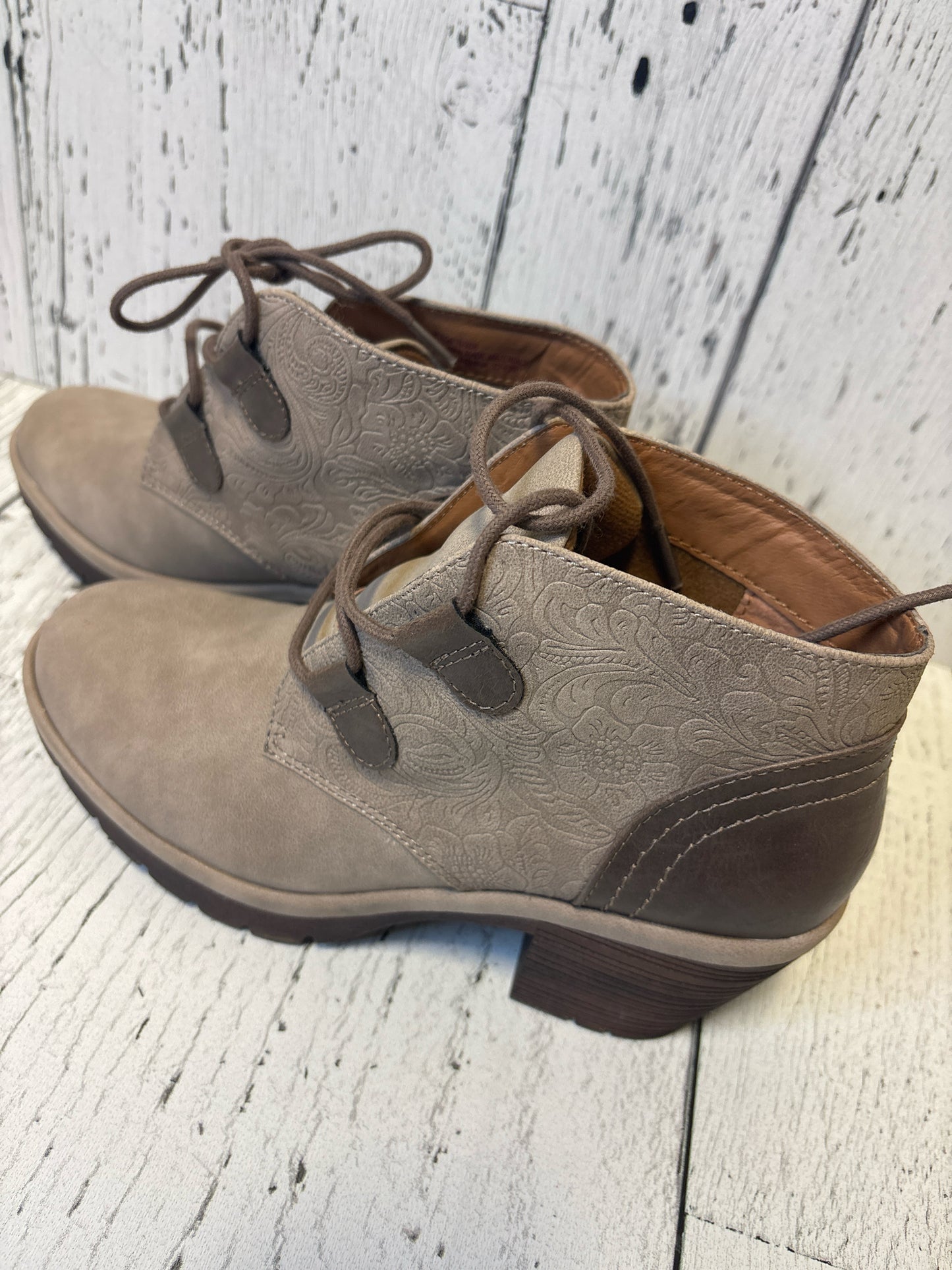 Size 7 Brown camel Ladies Footwear/Ladies