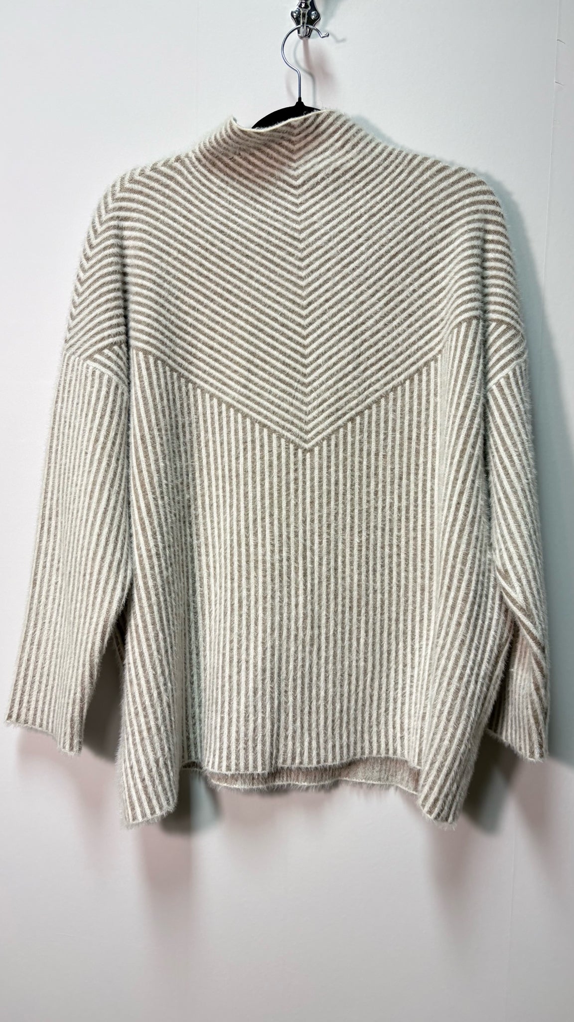 Size 2X Tahari Grey Beige Stripe Ladies Top