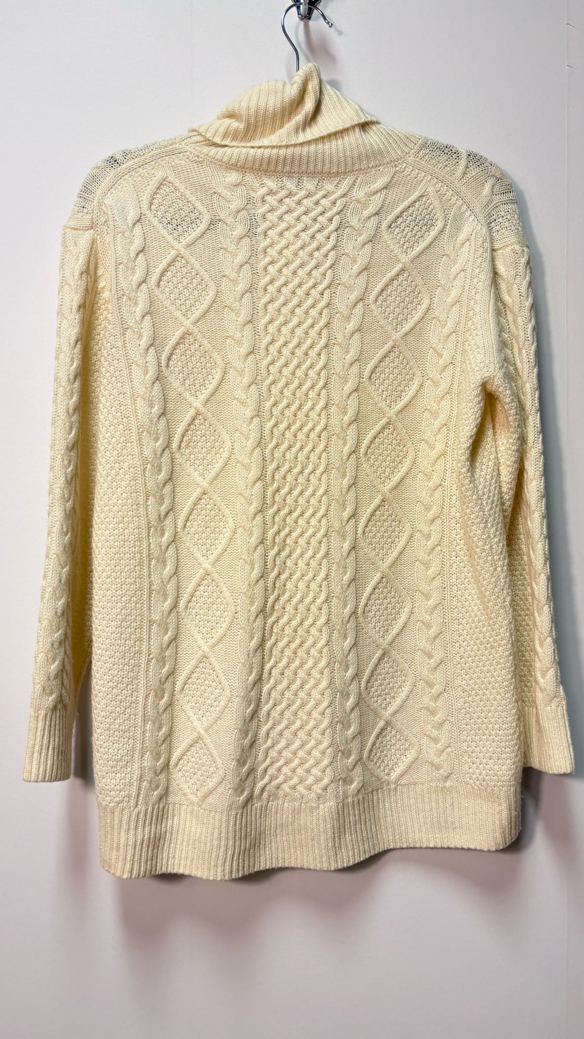 Size XS Babaton Cream Knit Ladies Top