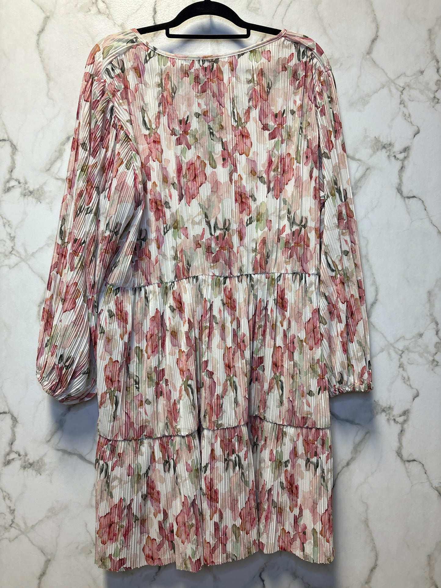 Size XXL H & M White Floral Brand New Ladies Dress