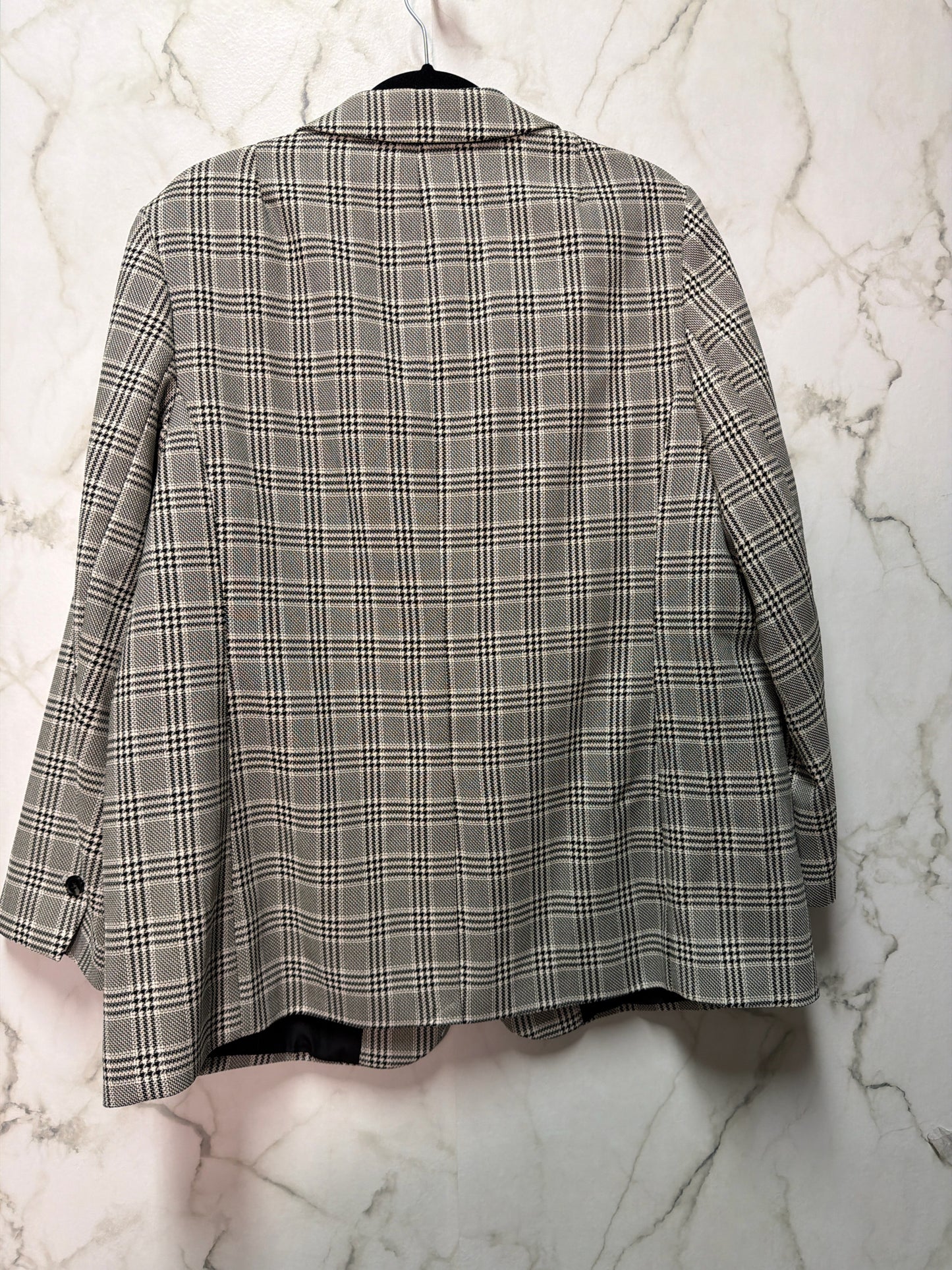 Size L H & M Blk/Wht Checkered Ladies Blazer
