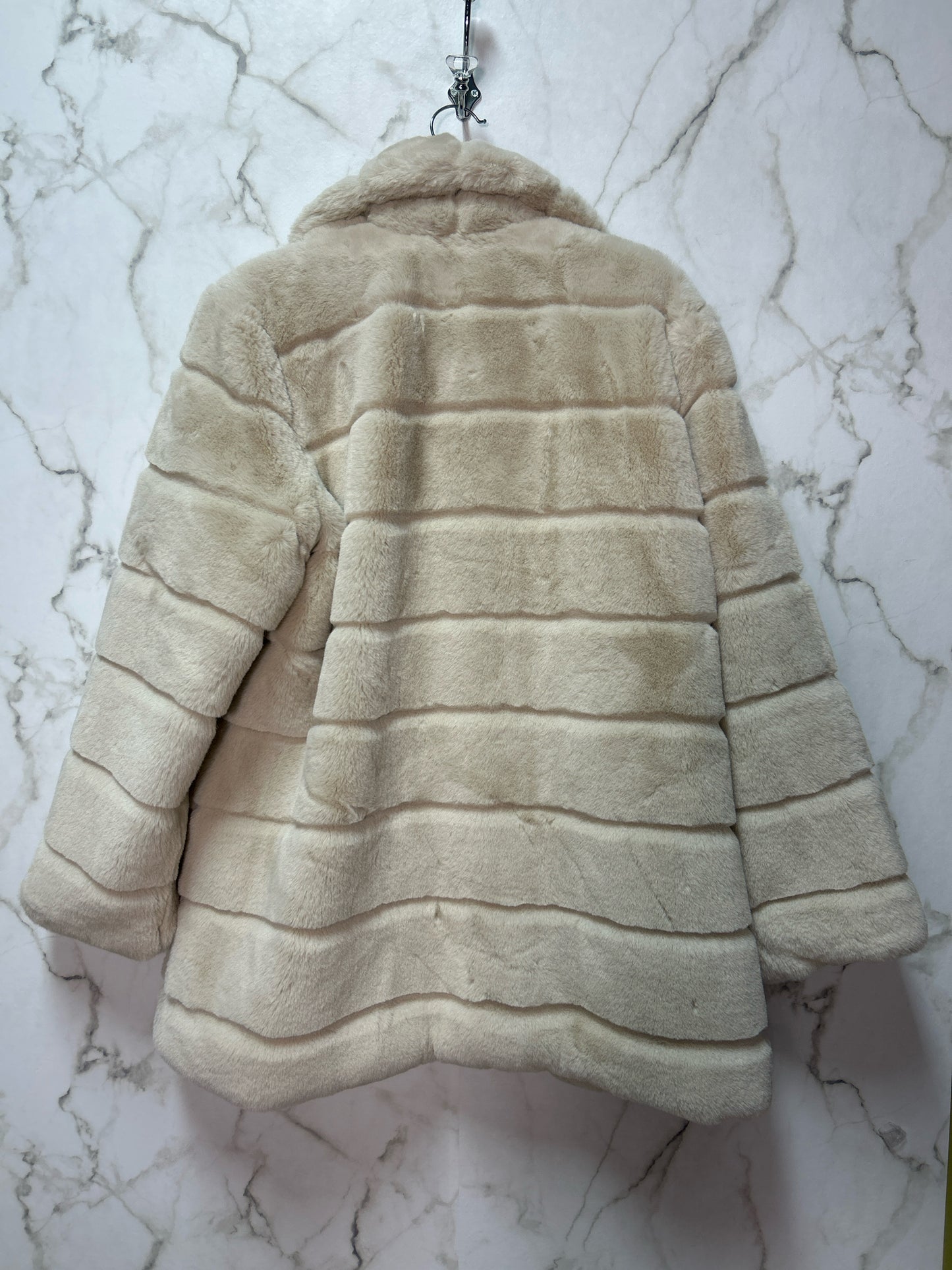 Size L Jillian Harris Cream Fuzzy Ladies Coat