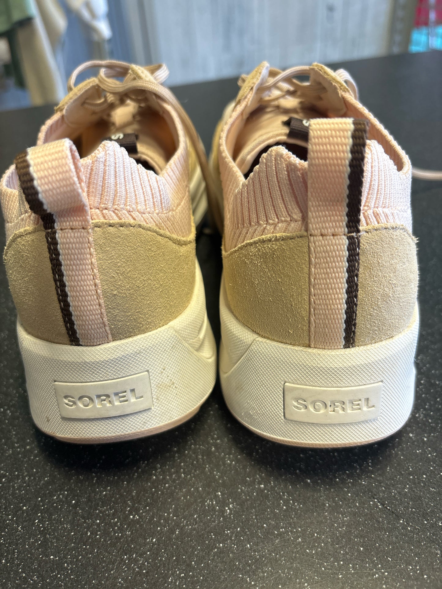 Size 10.5 Sorel Peach camel Ladies Footwear/Ladies
