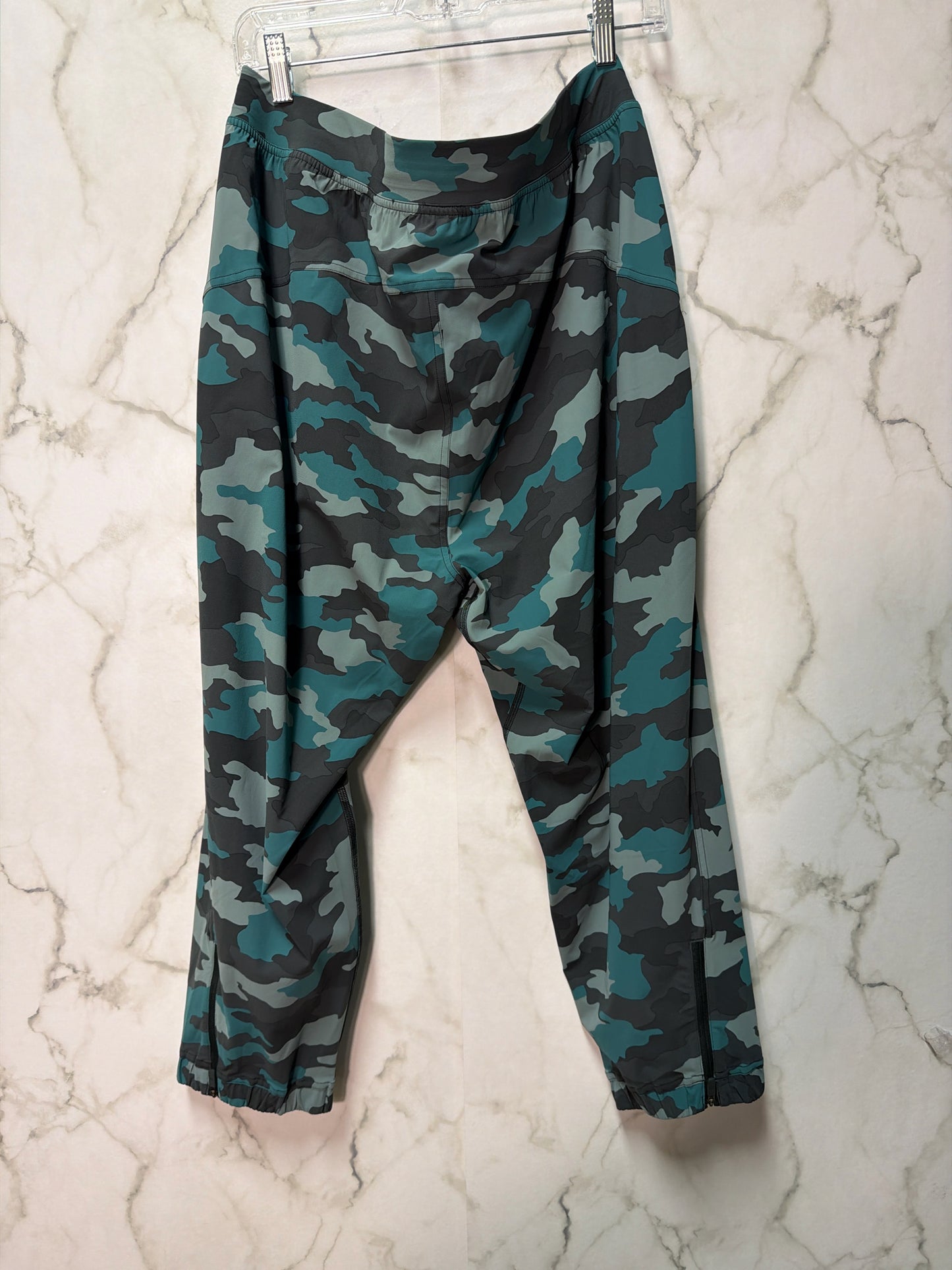 Size 14 Lululemon Turquoise Green Camoflage Pants
