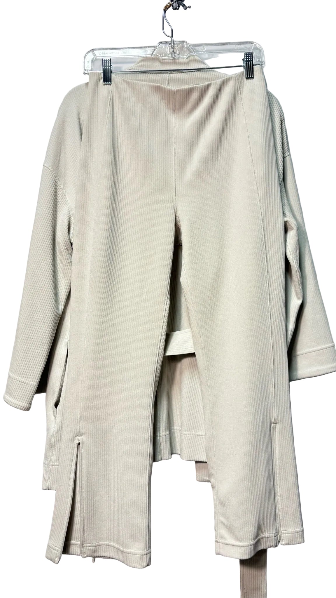 Size 8 Lululemon Cream Ribbed Ladies 2PC Jacket & Pant
