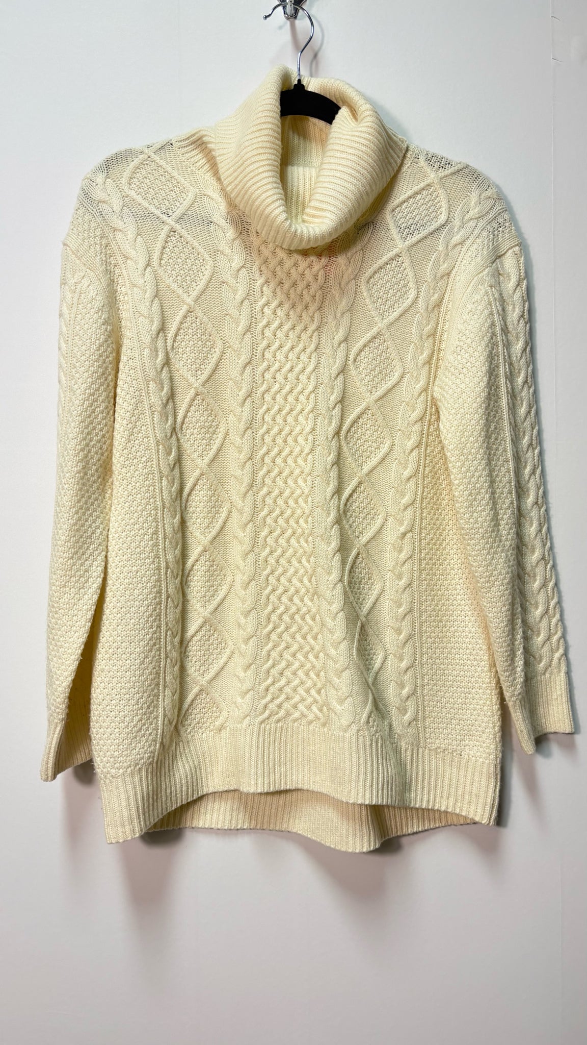 Size XS Babaton Cream Knit Ladies Top