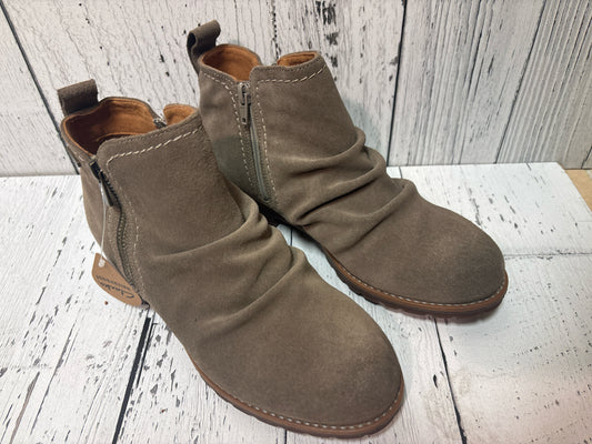 Size 8 Clarke's Green Brand New Ladies Footwear/Ladies
