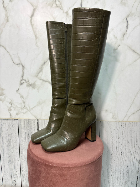 Size 6 Call It Spring Green Snake Look Ladies Footwear/Ladies