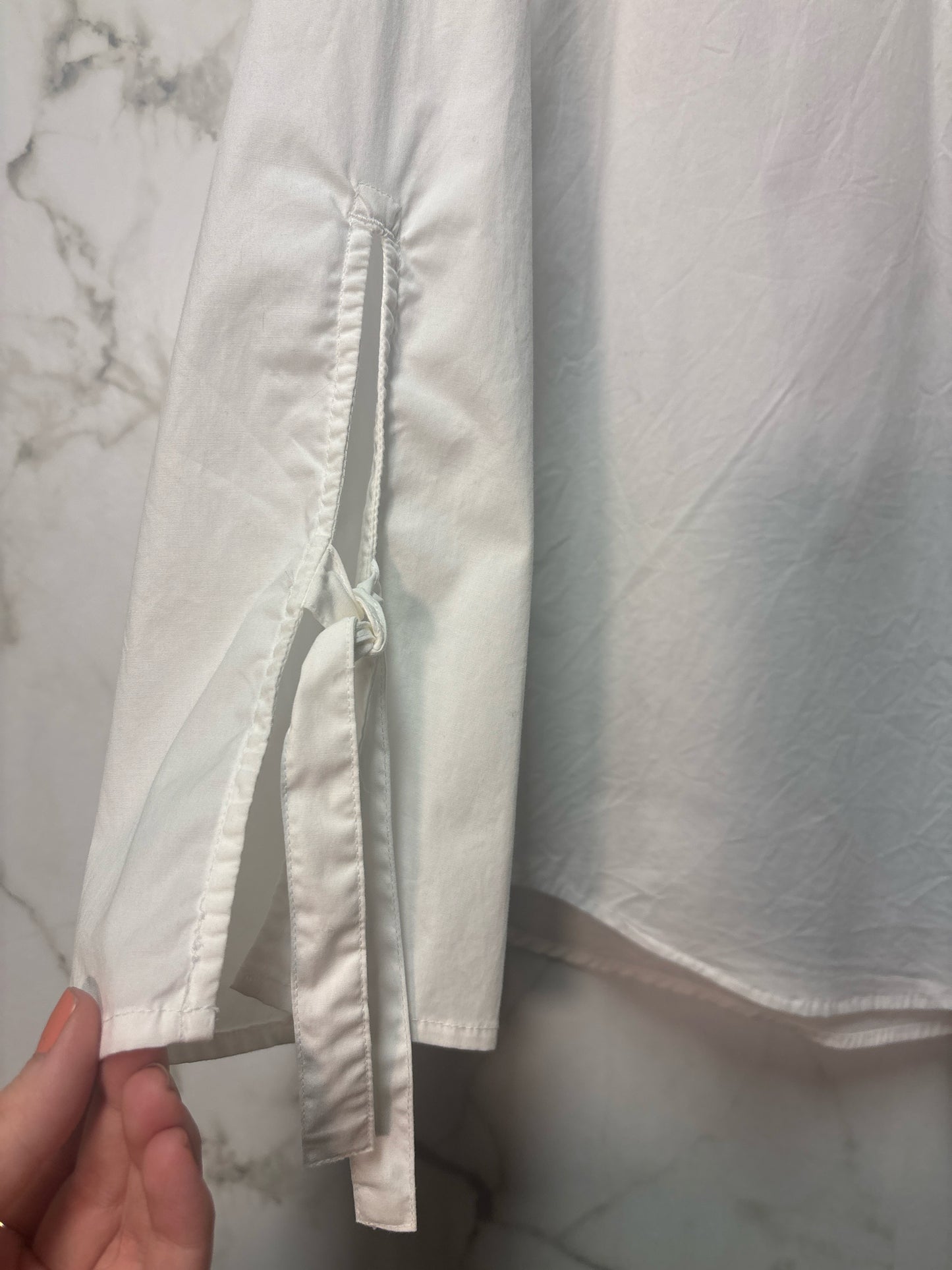 Size M Banana Republic White Ladies Top