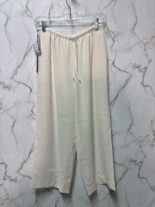 Size XS Aritzia White Brand New Ladies Sandals