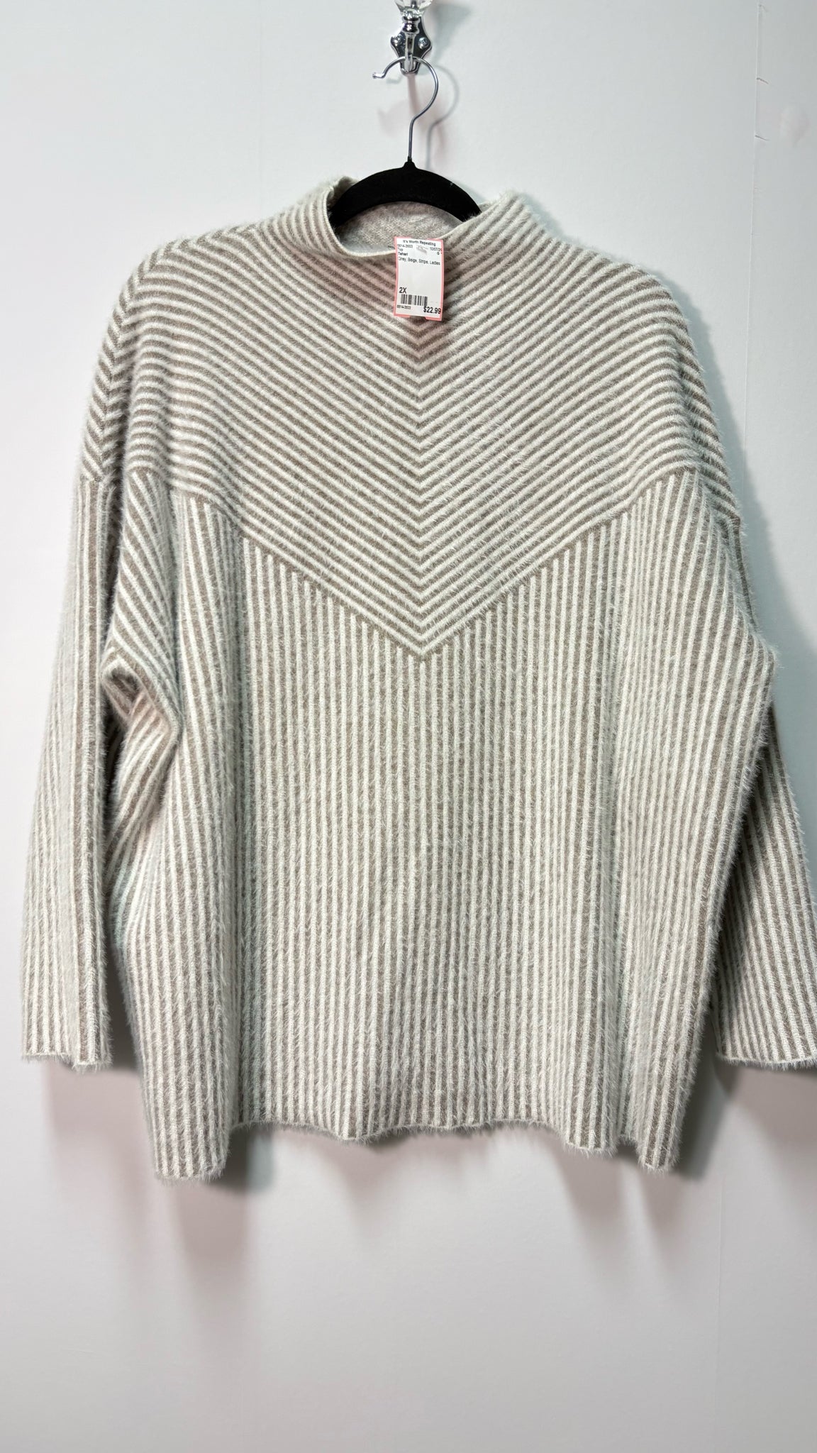 Size 2X Tahari Grey Beige Stripe Ladies Top