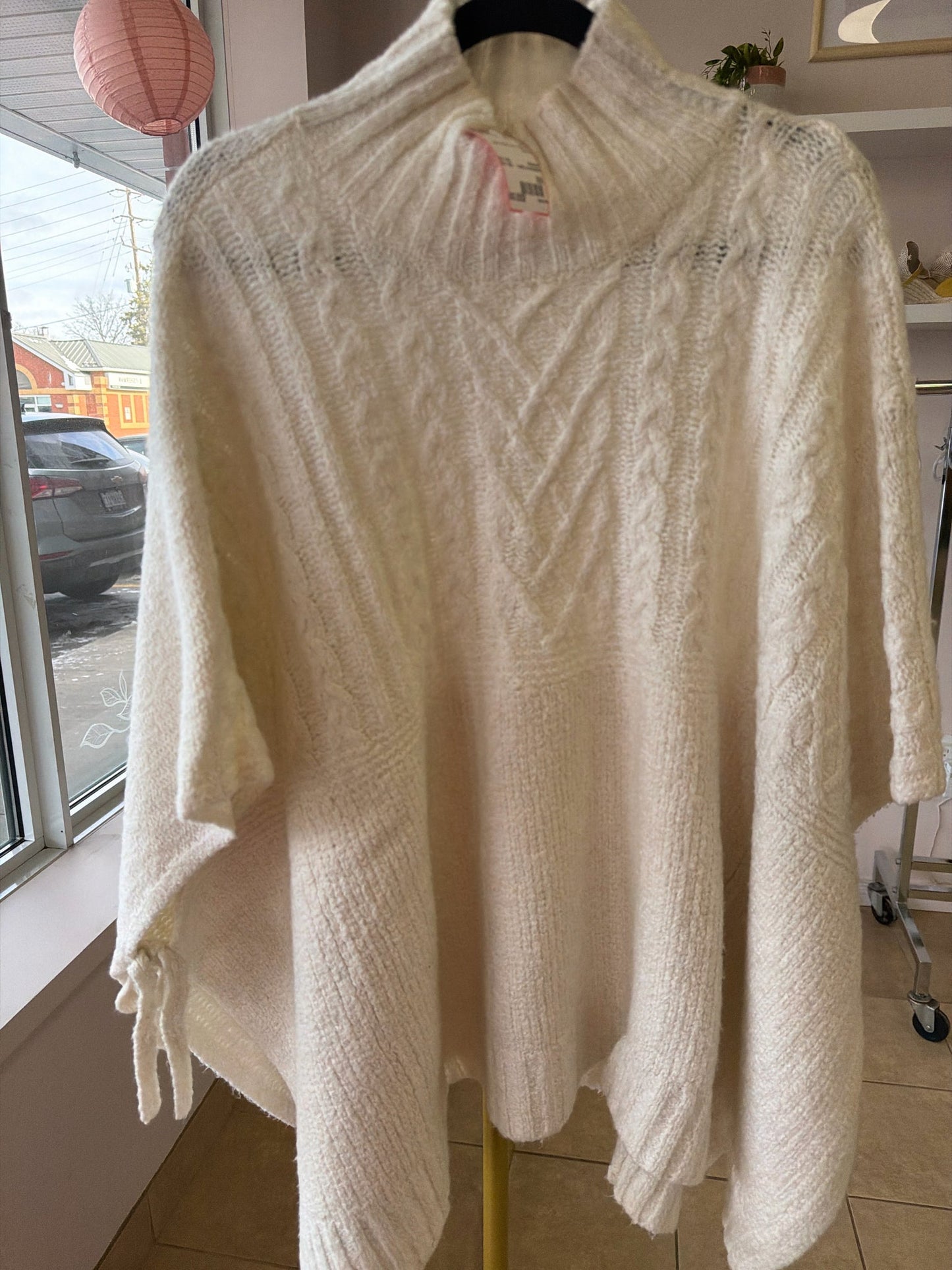 Size XS Ugg Cream Knit Brand New Ladies Top